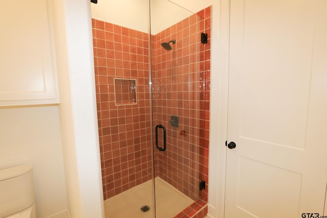 16511 Cooper Way, Tyler, TX 75703 - bathroom featuring a stall shower and toilet