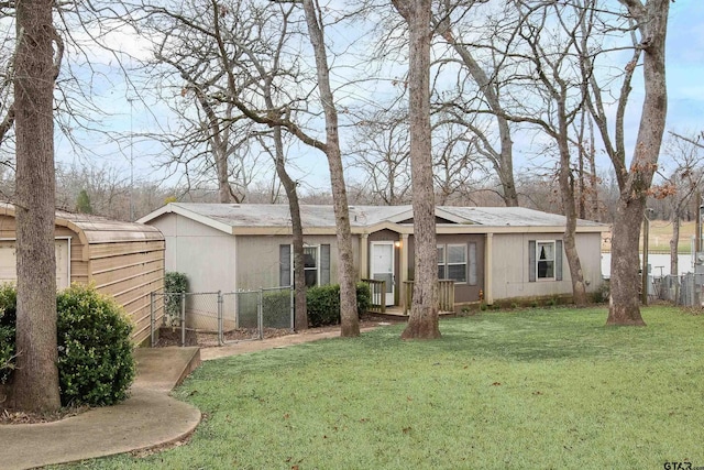 view of front of home with fence and a front lawn