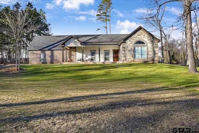 ranch-style house featuring a front lawn