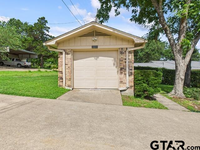 14227 Melody Ln, Malakoff, TX 75148 - detached garage with driveway