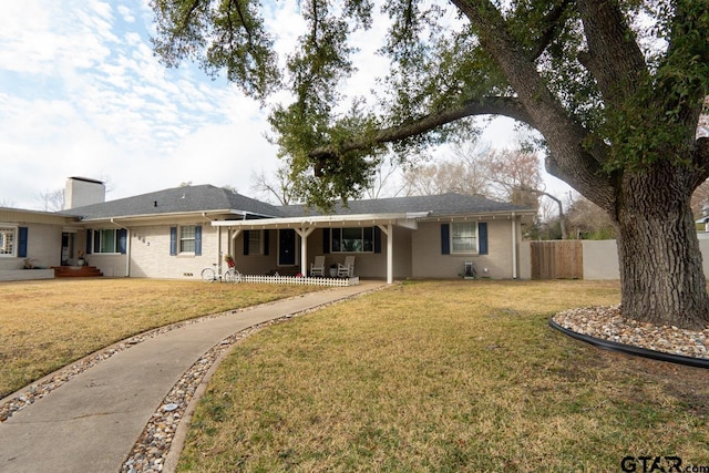 view of front of house featuring a front yard