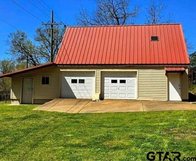 109 Maxine St, Mineola, TX 75773 - view of detached garage