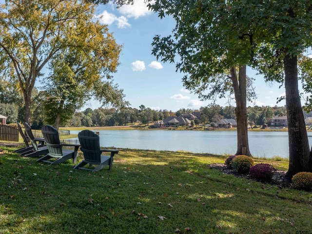 view of yard featuring a water view