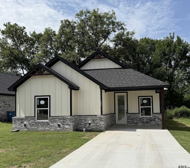 300 Roden Ave, Gladewater, TX 75647 - photo 2