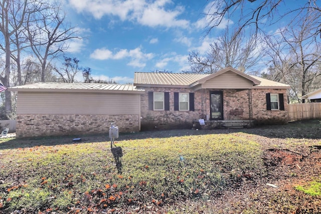 ranch-style house featuring a front lawn