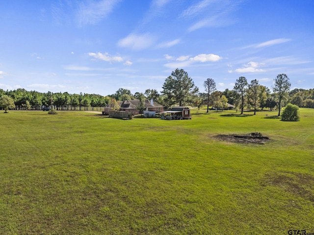 view of yard featuring a rural view