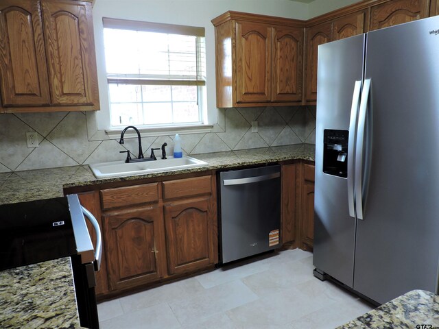 525 Peach Tree Rd, Gun Barrel City, TX 75156 - kitchen with appliances with stainless steel finishes, tasteful backsplash, and brown cabinetry