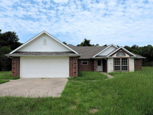 525 Peach Tree Rd, Gun Barrel City, TX 75156 - ranch-style home featuring driveway, an attached garage, and brick siding