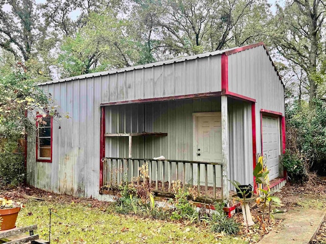 view of outdoor structure featuring a garage