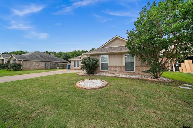 10926 Westhaven Cir, Flint, TX 75762 - ranch-style home with brick siding, driveway, and a front lawn