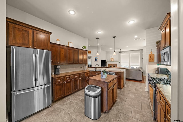 10926 Westhaven Cir, Flint, TX 75762 - kitchen featuring stainless steel appliances, open floor plan, a peninsula, pendant lighting, and recessed lighting