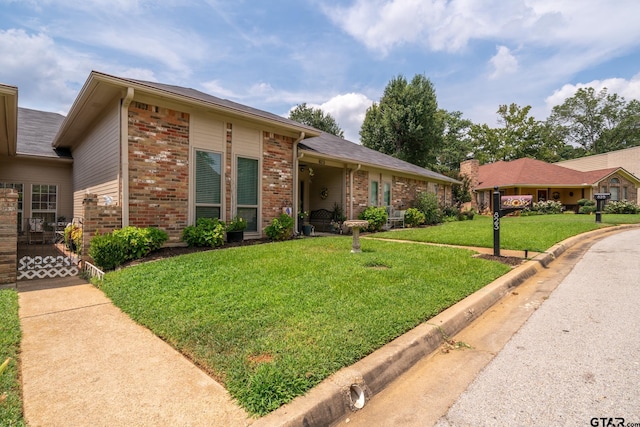 single story home with a front lawn