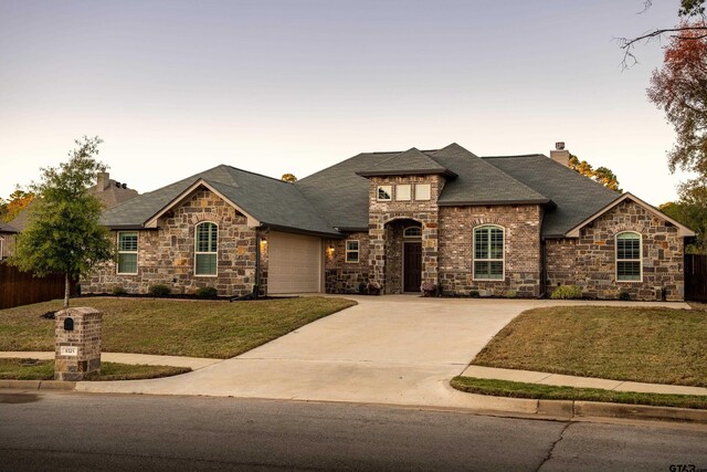 view of front of property featuring a front yard and a patio area