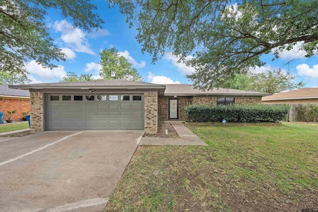 view of front of property featuring a front lawn and a garage