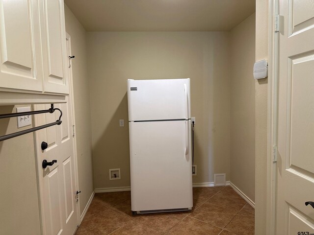 laundry room featuring tile patterned flooring and baseboards