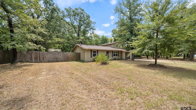 view of front of home with a front lawn