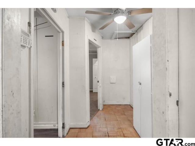 bathroom featuring ceiling fan