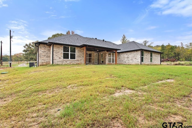 view of front of home with a front yard