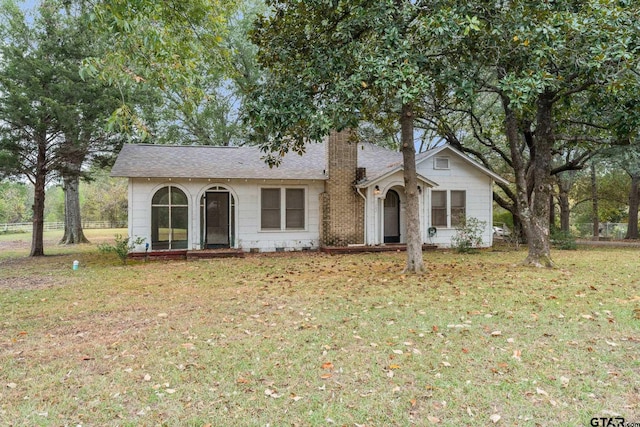 ranch-style house with a front lawn