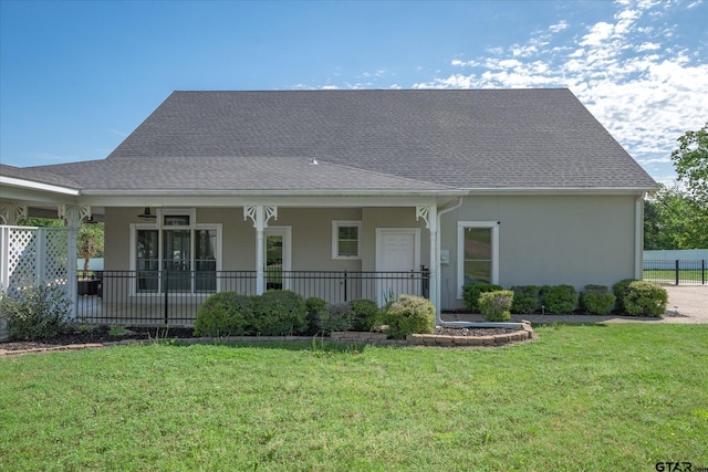 view of front of house with a front lawn