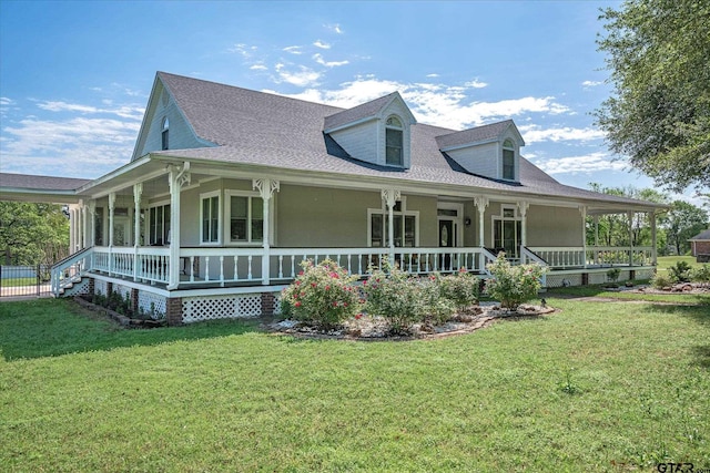 farmhouse featuring a front yard and covered porch