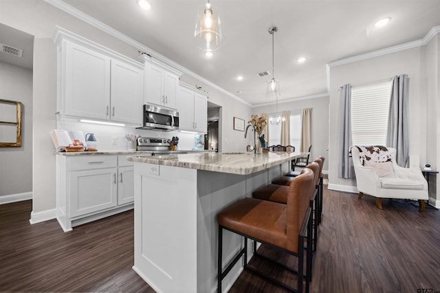 409 Meadow Ln, Chandler, TX 75758 - kitchen with appliances with stainless steel finishes, dark wood-style flooring, white cabinetry, a center island with sink, and recessed lighting