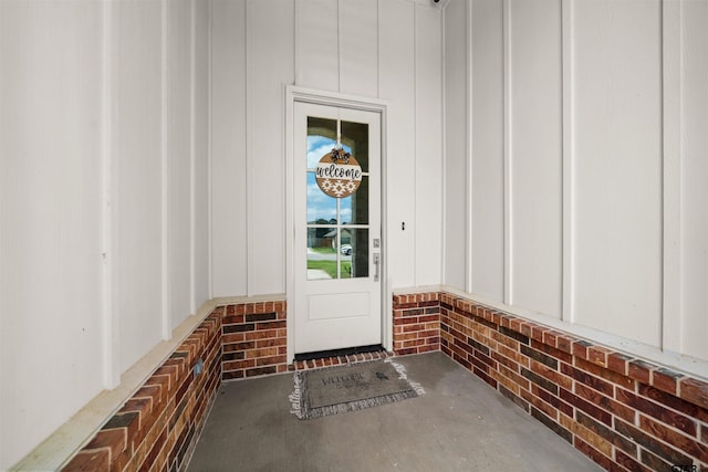 409 Meadow Ln, Chandler, TX 75758 - property entrance featuring board and batten siding