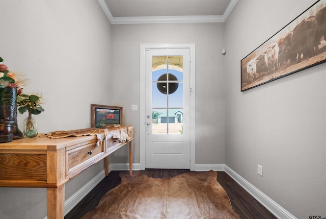 409 Meadow Ln, Chandler, TX 75758 - entryway featuring wood finished floors and crown molding