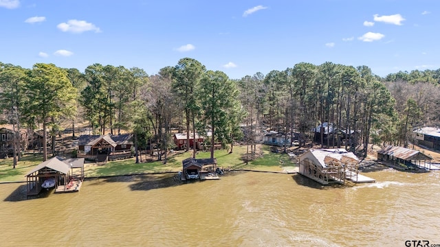 view of water feature with a floating dock