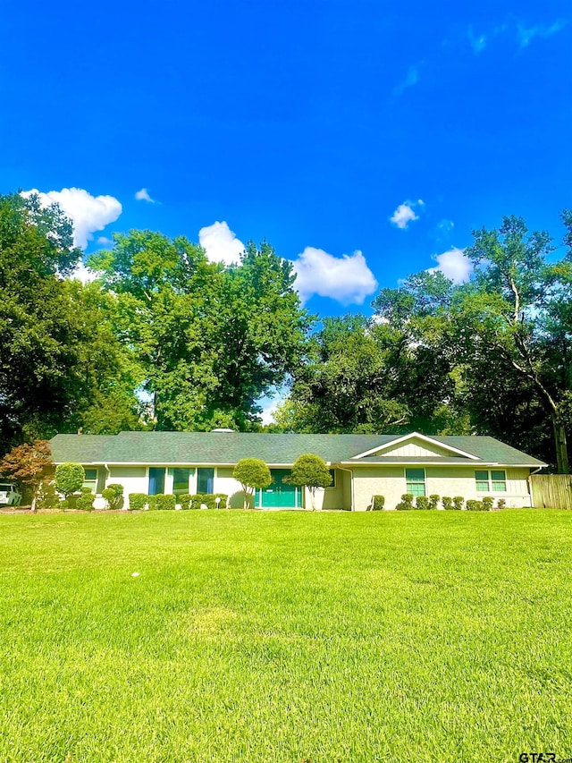 3710 Bain Pl, Tyler, TX 75701 - ranch-style home featuring a front yard