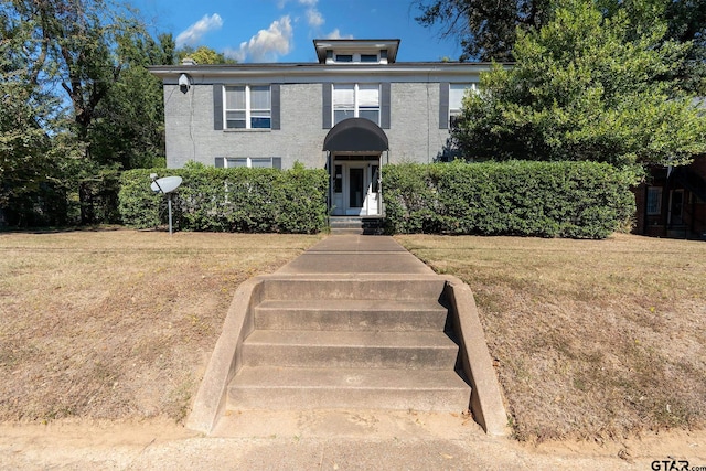 view of front facade with a front lawn