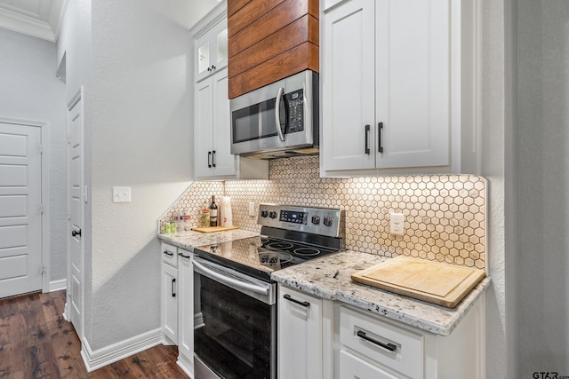 20851 Lakeview Dr, Flint, TX 75762 - kitchen with stainless steel appliances, tasteful backsplash, crown molding, light stone counters, and white cabinets