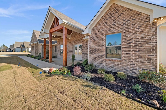 view of front of home with a patio and a front lawn