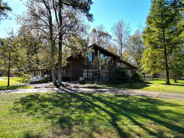 view of front of house with a front yard