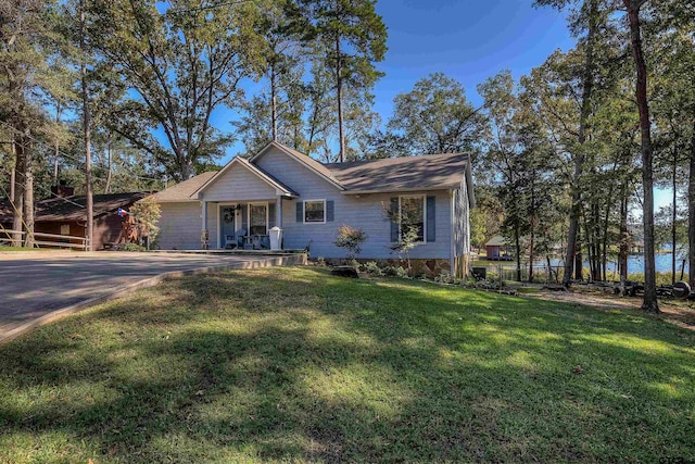 view of front of house featuring covered porch and a front lawn