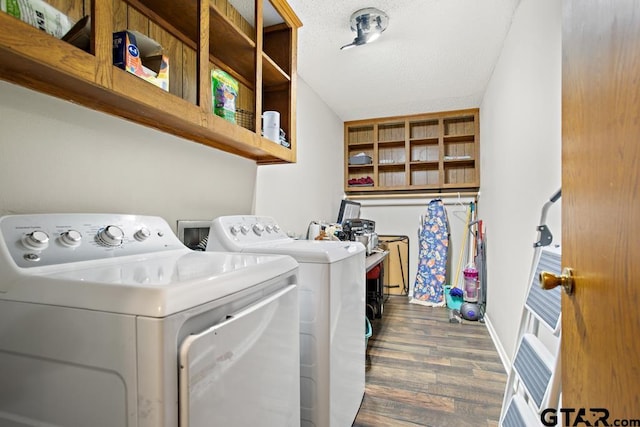 10516 Debbie Ln, Flint, TX 75762 - laundry room with washing machine and dryer and dark wood-type flooring