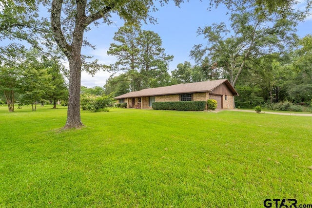 10516 Debbie Ln, Flint, TX 75762 - single story home with a garage, a front lawn, and brick siding