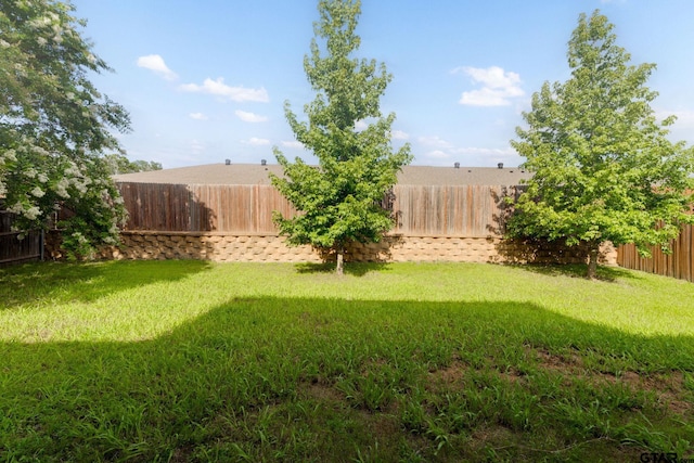 5821 Thompson Pl, Tyler, TX 75707 - view of fenced backyard
