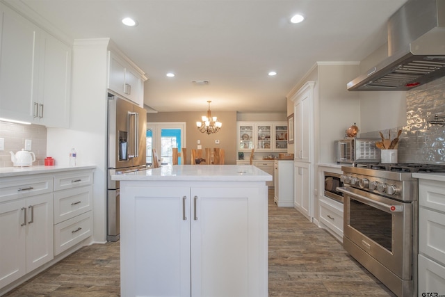 11790 E US Highway 175, Larue, TX 75770 - kitchen featuring high quality appliances, range hood, a center island, decorative backsplash, and a chandelier