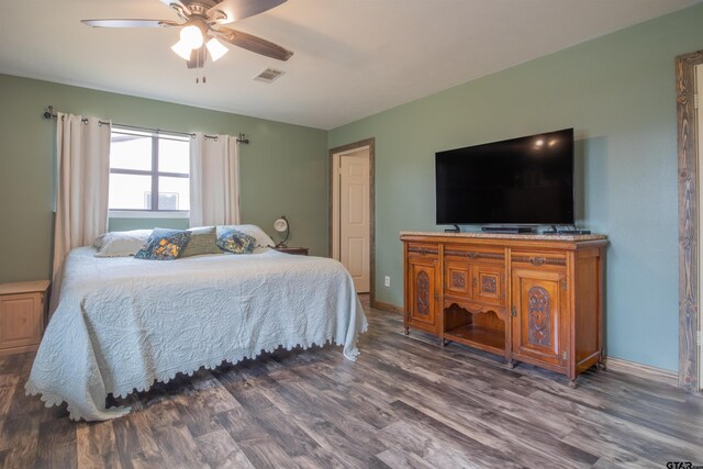 11790 E US Highway 175, Larue, TX 75770 - bedroom with wood finished floors and ceiling fan