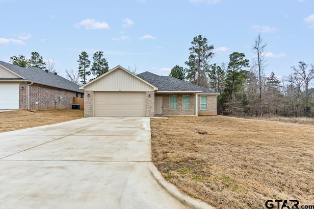 view of front of house featuring a garage and a front yard