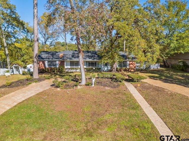 view of front of home with a front lawn