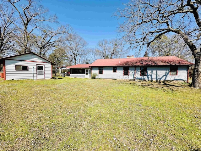 view of yard with an outdoor structure