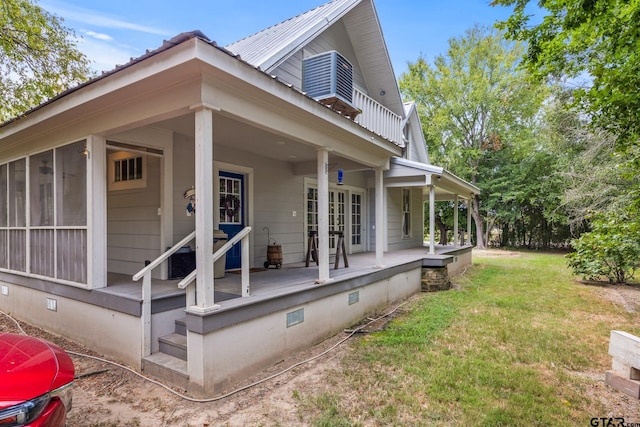 exterior space featuring a lawn