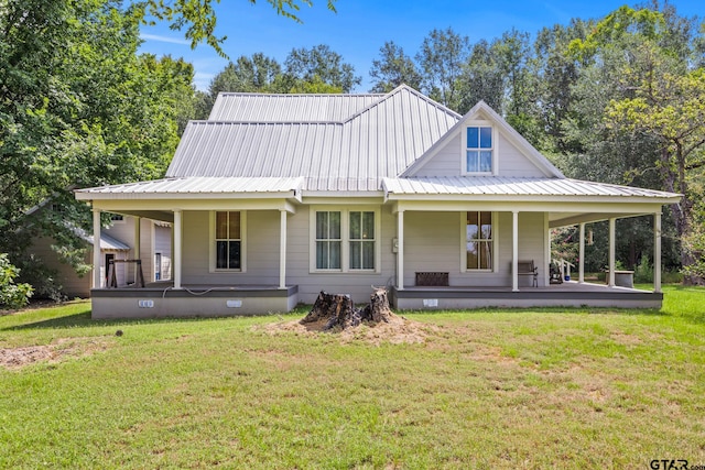 view of front facade featuring covered porch and a front yard