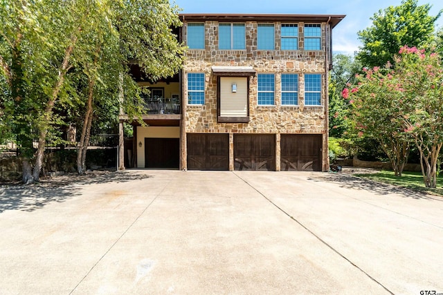 view of front of house featuring a garage