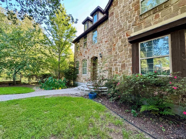 exterior space featuring a lawn