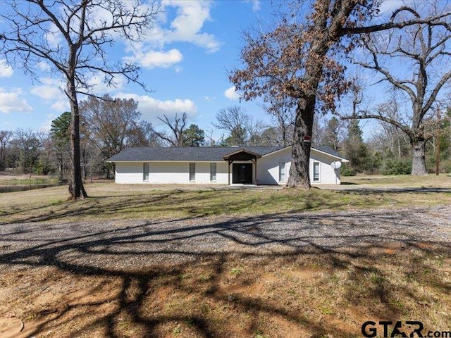 view of front of house with a front yard