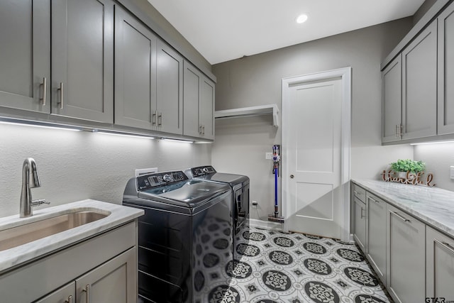 laundry room featuring sink, cabinets, and independent washer and dryer