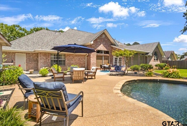 909 Univerity Dr, Carthage, TX 75633 - view of swimming pool with an outdoor hangout area and a patio